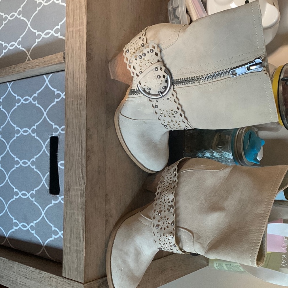 New buckle boots